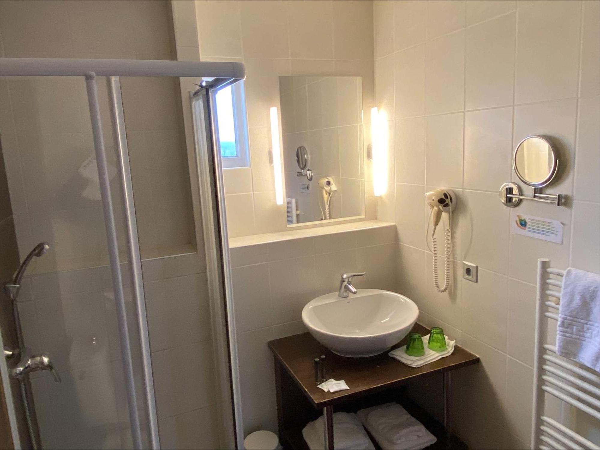 Hotel Le Bellevue Les Roches-de-Condrieu Екстериор снимка